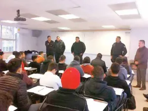 Estudiante lleva pistola a prepa; amaga a maestros y alumnos