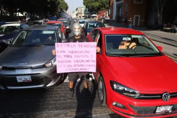 Tercera protesta en contra de la Verificación Vehicular en Puebla, transportistas juntan firmas