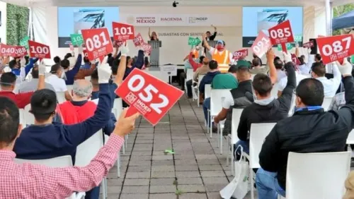 Lote de pantaletas se queda sin oferta en subasta de Los Pinos