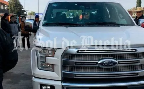 Comando rafaguea camioneta en la carretera San Hipólito-Xalapa; hay un muerto