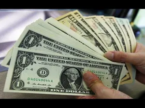 Dólar supera barrera de los 16 pesos