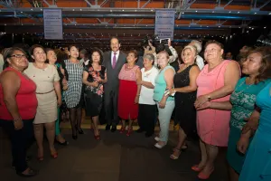 Asiste Alfonso Esparza al Baile de Gala del Adulto Mayor