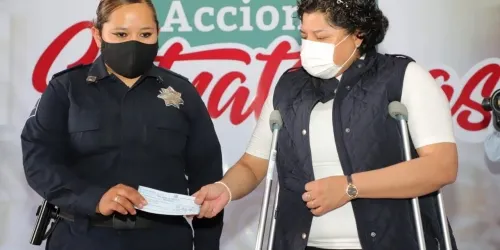 Entrega Karina Pérez estímulos a policías municipales