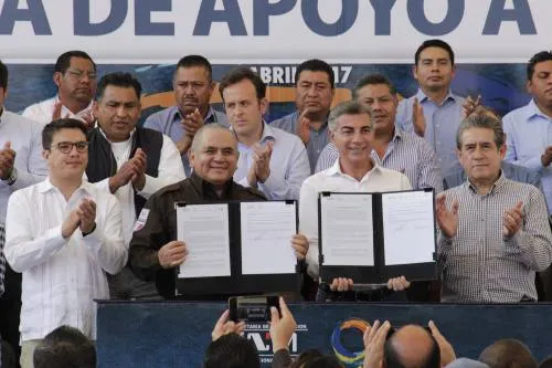 Gali y Ardelio Vargas encabezan firma para la creación del Instituto de Apoyo a Migrantes