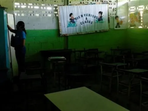 Venezuela inicia ciclo escolar con aulas casi desiertas