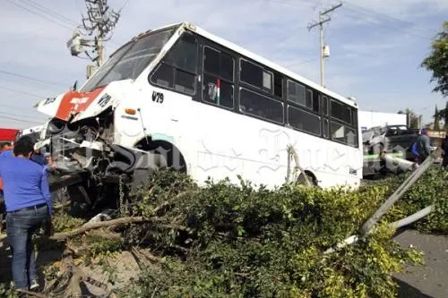 Cuatro heridos deja choque en la colonia SNTE