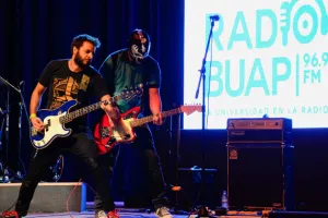 En compañía de radioescuchas, radio BUAP celebra sus diecisiete años