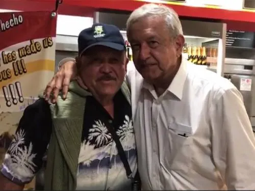 Vuelo de López Obrador se retrasa 5 horas; ‘es normal’, dice