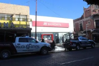Asaltan y golpean a un hombre en el interior de una sucursal de Banorte en Tehuacán