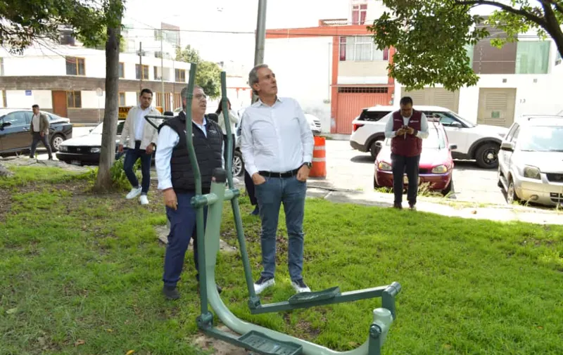 Inspecciona Pepe Chedraui labores de chapeo y rehabilitación en el parque Las Palmas