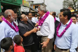 Tony Gali da la bienvenida a Ana Tere a la campaña