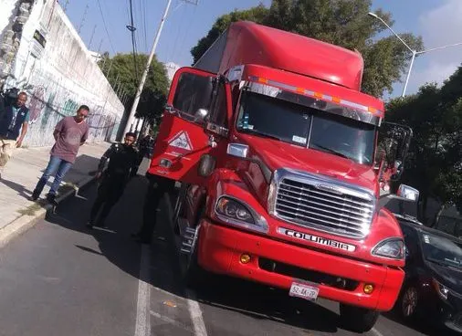 Policía Municipal frustra robo de un tractocamión