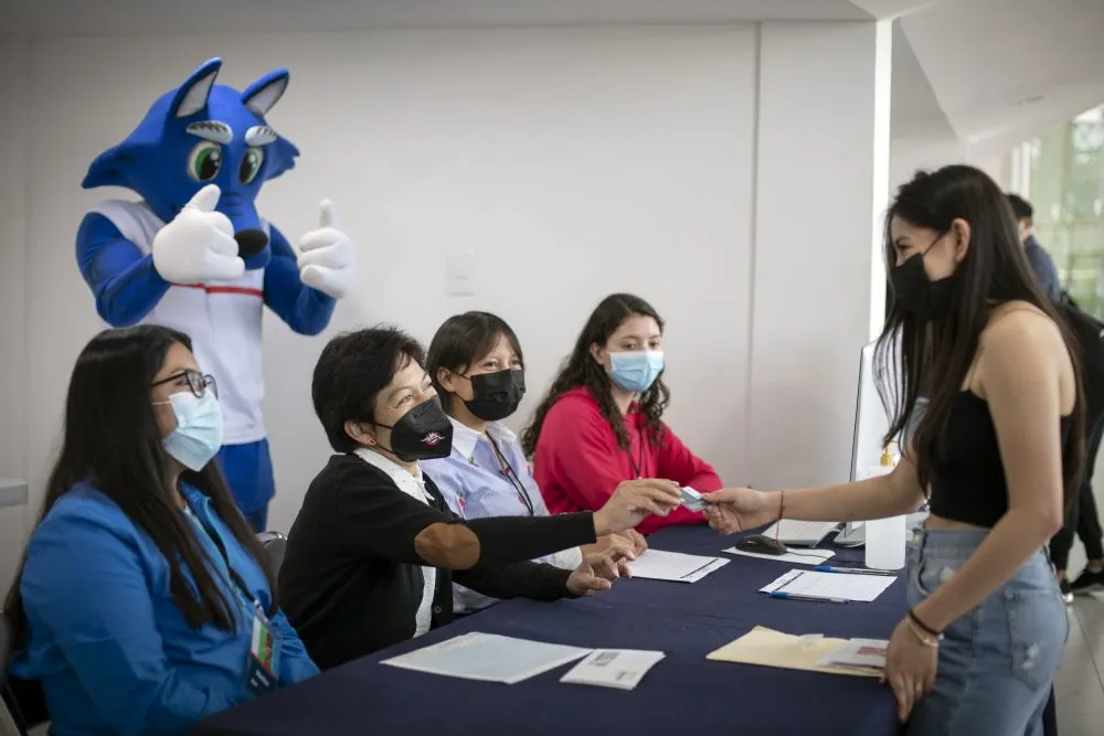 Entrega la BUAP credenciales a estudiantes matrículas 2020 y 2021