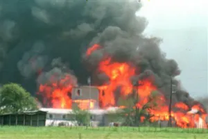 Después de explosión en Texas rescatan 12 cuerpos