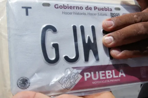 Gobierno del Estado inició con la entrega de placas nuevas de circulación