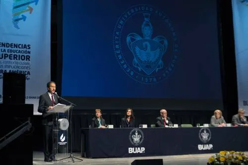 En la rendición de cuentas se debe incluir el impacto social: Esparza