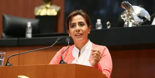 Una Senadora Cuidadosamente Analfabeta