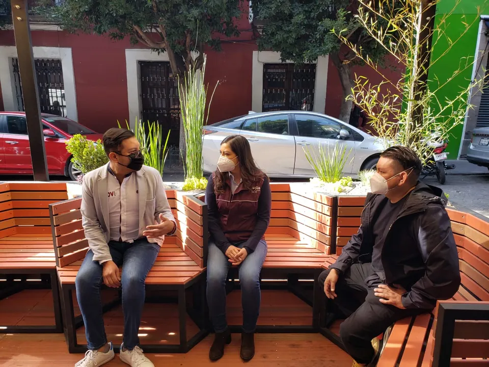 Nuevos Parklets son ideales para reactivar la economía: Claudia Rivera