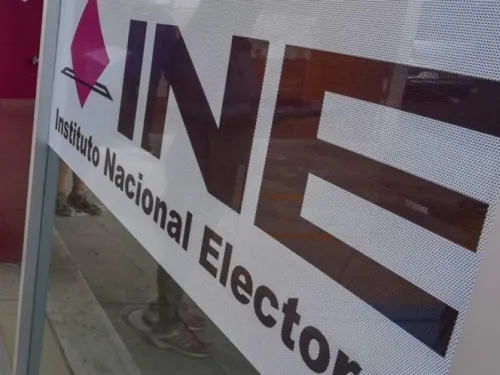 Vinculan a proceso a cuatro exfuncionarios del INE por uso indebido de atribuciones