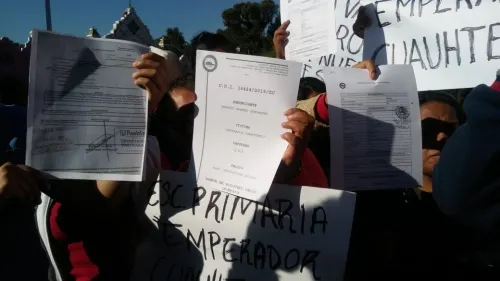 Padres de familia de la Primaria Emperador Cuauhtémoc piden seguridad a Barbosa