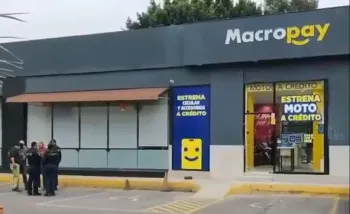 Delincuentes roban negocio de celulares en Plaza Dorada