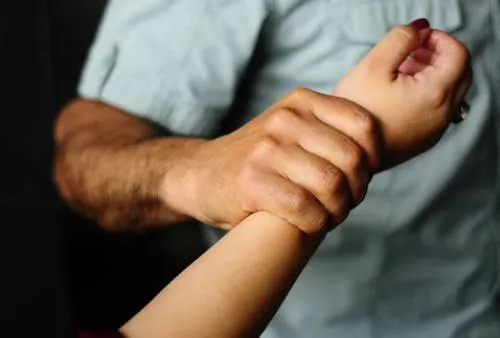 Sentencia de 24 años de prisión contra sujeto que agredió sexualmente a dos menores