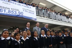 RMV y BBVA Bancomer entregan becas educativas