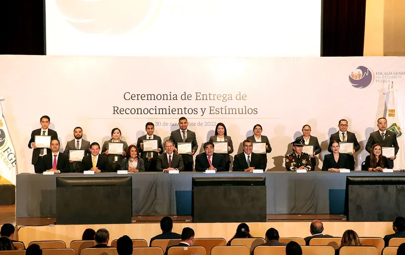 fge-puebla-entrega-reconocimientos