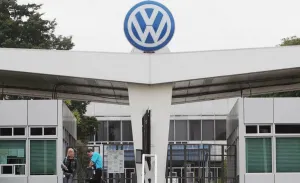 Sindicato y VW acuerdan 4% directo al salario a horas de iniciar huelga
