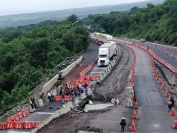 Habitantes de Tepoztlán, bloquearon por segundo día la autopista México-Cuernavaca 