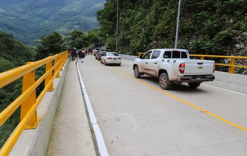 sergio-salomon-cespedes-inaugura-puente-vehicular-en-san-felipe-tepatlan
