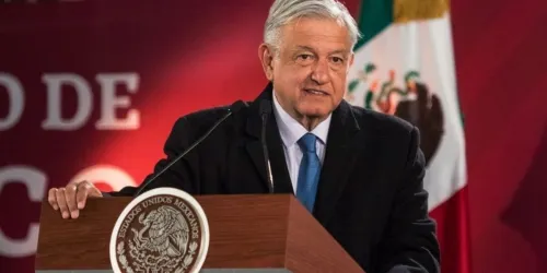 AMLO visita a La Célula y anuncia que habrá más fábricas de armas en Puebla