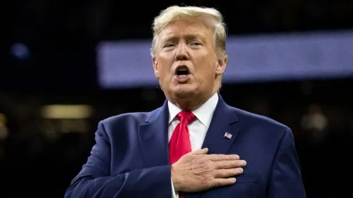 Trump desviará siete mil 200 mdd del Pentágono para su muro con México