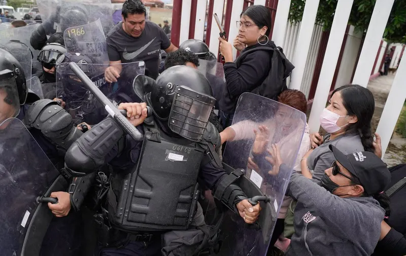Pobladores de San Miguel Xoxtla se enfrentan con granaderos por perforación de pozo de agua en el parque Pagivi