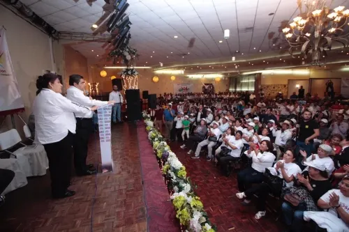 Gobernar de la mano de movimientos sociales, ofrece Barbosa