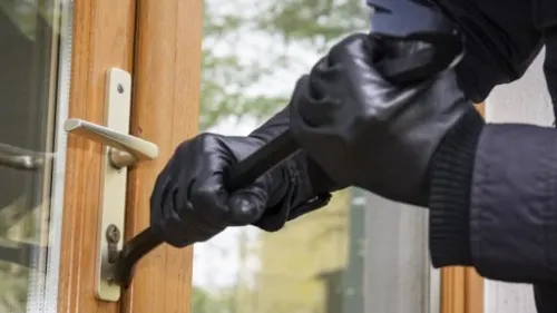 Captan a ladrón de lámparas en el Fraccionamiento Los Héroes de Puebla