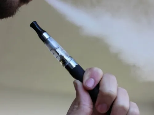 Nueva York prohíbe cigarrillos electrónicos de sabores