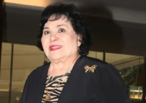 Reza Carmen Salinas por Kate del Castillo