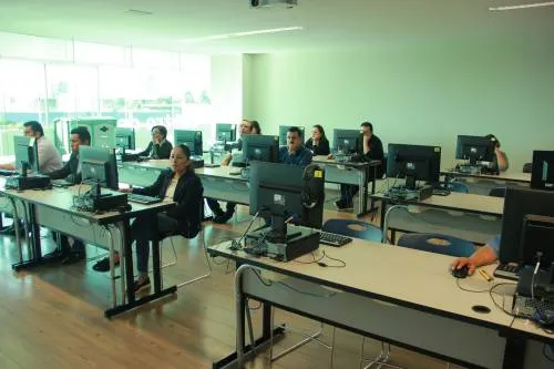 Aspirantes a consejera o consejero del IEE presentan examen