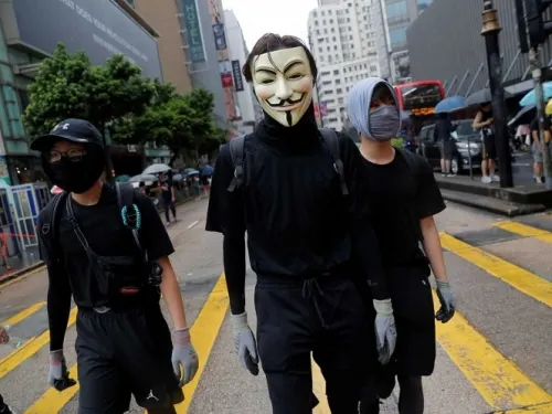 Procesan a 2 en Hong Kong por usar máscaras