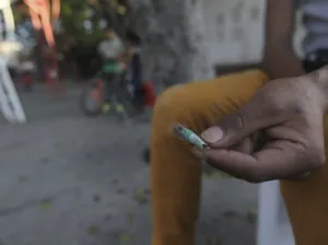 Legalizar drogas no terminará con inseguridad, dice Calderón