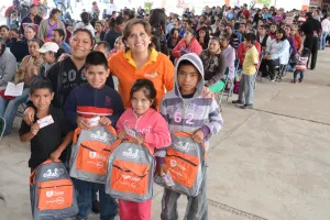 Mantiene San Pedro Cholula obsequios de útiles escolares