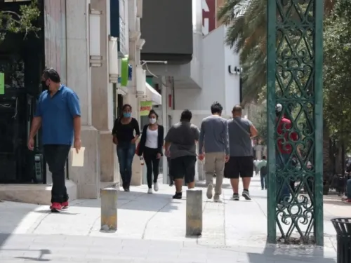 Monterrey reinicia actividades; comercios abren y hay más gente en la calle