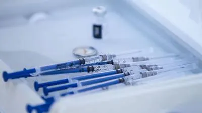 Aprueba Cofepris vacuna de Pfizer para menores de 12 a 17 años
