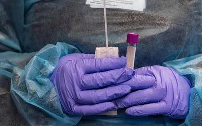 EU entregará test gratis de covid ante variante Ómicron que se extiende por el mundo