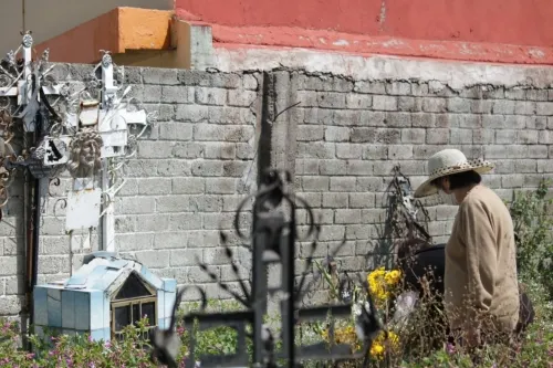 Autorizan apertura de manera paulatina de panteones