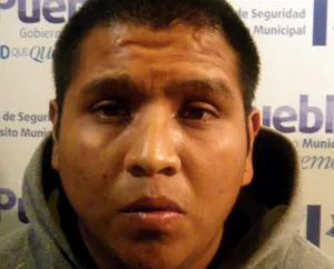 Grupo espartaco de la Ssptm de Puebla asegura a ratero de transporte público