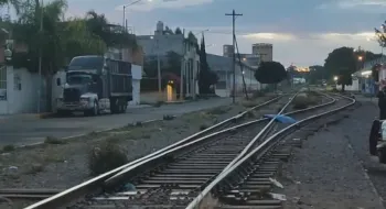 Tren le arrebata la vida a sujeto en San Felipe Hueyotlipan