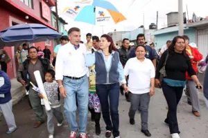 Paty Leal y Tony Gali recorren las calles de La Resurrección
