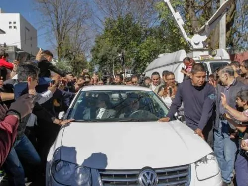 López Obrador sale de su casa de Tlalpan rumbo al Congreso